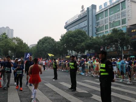 傾力相隨，護(hù)航郴馬 --郴州市保安服務(wù)有限公司圓滿(mǎn)完成2024郴州馬...